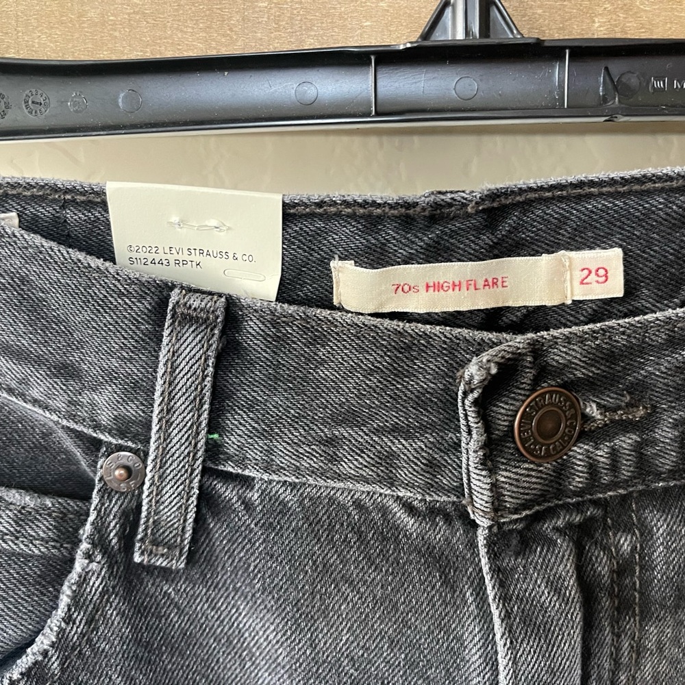 HOST Pick🎉Levi’s 70’s High Flare Black/Gray Wash jeans, Size 29 & 30 NWT!••• - Picture 12 of 16